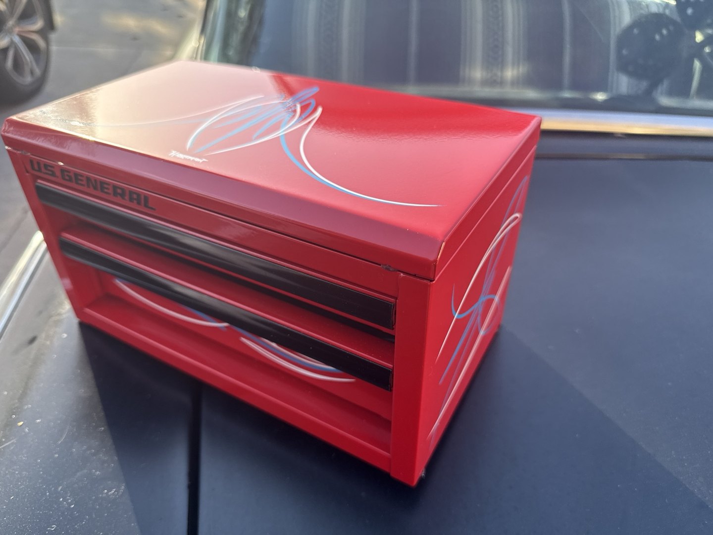 Red · blue & white toolbox, view 3